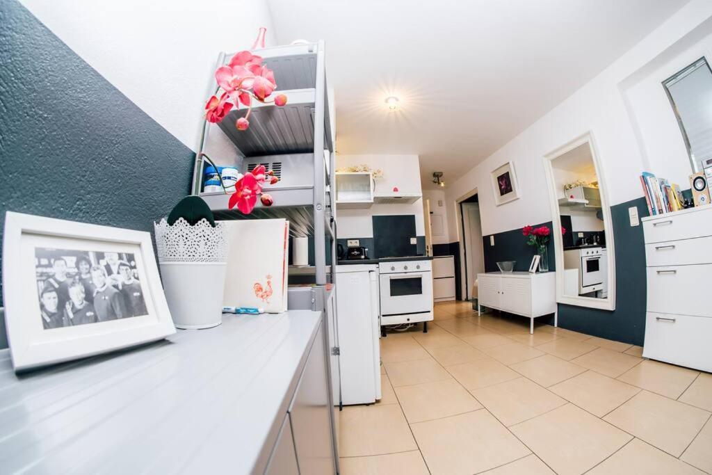 Sunny Apartment At Rostock - Pink Экстерьер фото