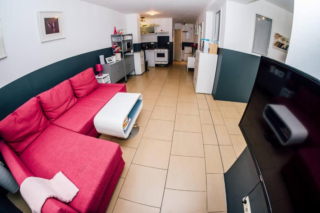 Sunny Apartment At Rostock - Pink Экстерьер фото