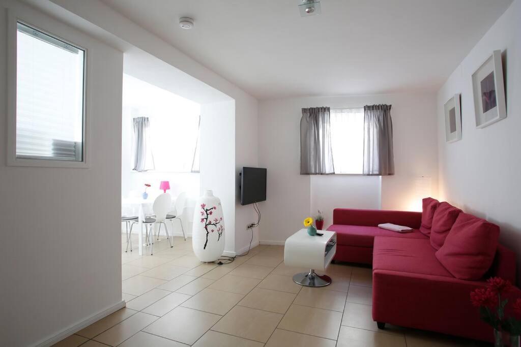Sunny Apartment At Rostock - Pink Экстерьер фото