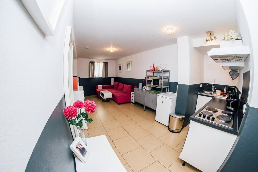 Sunny Apartment At Rostock - Pink Экстерьер фото